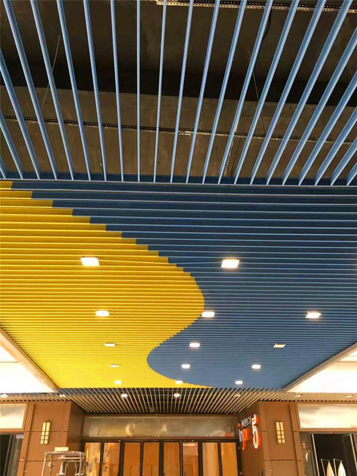 彩色铝扣板吊顶图片-工程铝扣板生产厂家问铝天花板吊顶种类有哪些