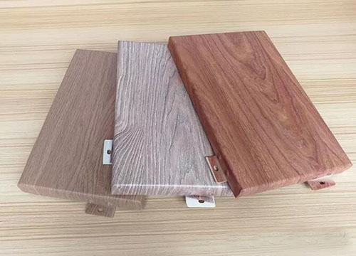 仿木纹铝扣板效果图-仿木纹铝方通的特点以及装饰应用