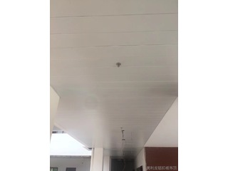 办公室吊顶应该选择铝扣板还是铝单板？