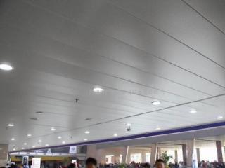 金属铝合金扣板-佛山铝天花厂家浅谈金属铝天花的优势