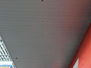 楚铝扣板吊顶哪个品牌-工程铝扣板生产厂家问铝天花板吊顶种类有哪些