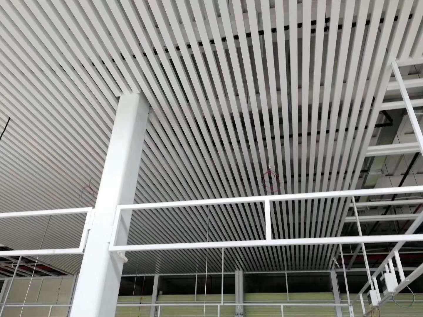 滚涂c型铝条扣
